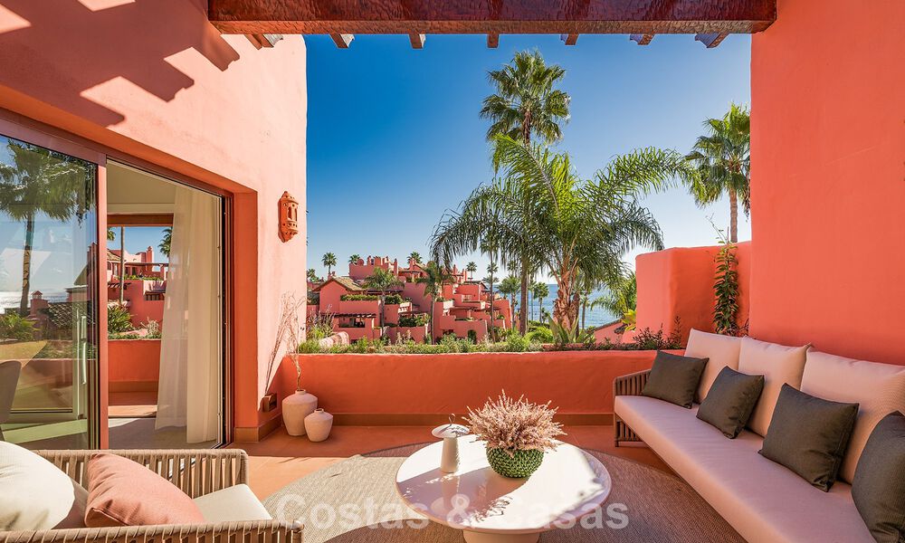 Ruim duplex penthouse te koop met zeezicht in een iconisch strandcomplex op de New Golden Mile, Marbella - Estepona 790854