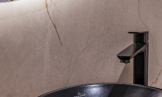 Ruim duplex penthouse te koop met zeezicht in een iconisch strandcomplex op de New Golden Mile, Marbella - Estepona 790864 