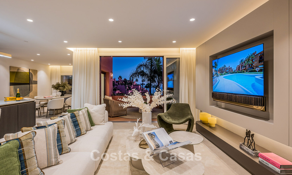 Ruim duplex penthouse te koop met zeezicht in een iconisch strandcomplex op de New Golden Mile, Marbella - Estepona 790878