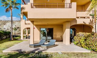 Tuinappartement met zeezicht te koop in een gated complex in Marbella - Benahavis 791239 
