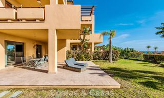Tuinappartement met zeezicht te koop in een gated complex in Marbella - Benahavis 791240 