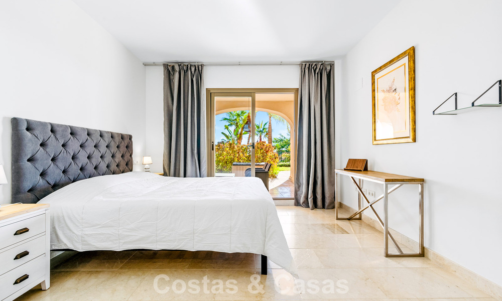 Tuinappartement met zeezicht te koop in een gated complex in Marbella - Benahavis 791245