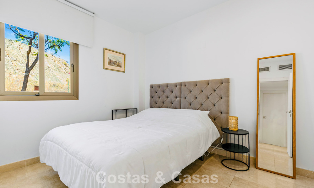 Tuinappartement met zeezicht te koop in een gated complex in Marbella - Benahavis 791254