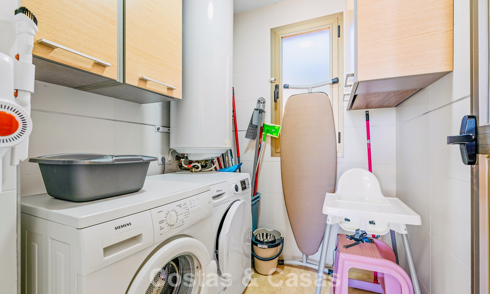 Tuinappartement met zeezicht te koop in een gated complex in Marbella - Benahavis 791257