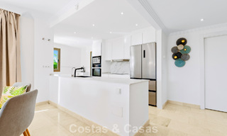 Tuinappartement met zeezicht te koop in een gated complex in Marbella - Benahavis 791262 