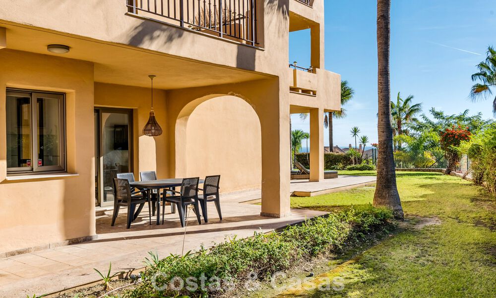 Tuinappartement met zeezicht te koop in een gated complex in Marbella - Benahavis 791264