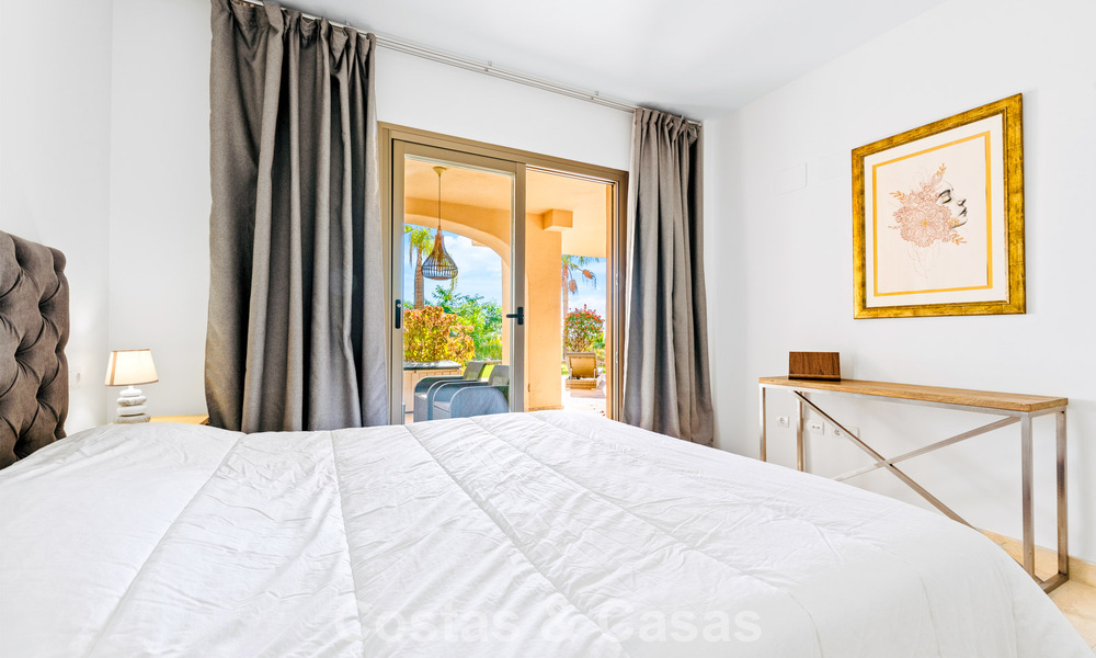 Tuinappartement met zeezicht te koop in een gated complex in Marbella - Benahavis 791265