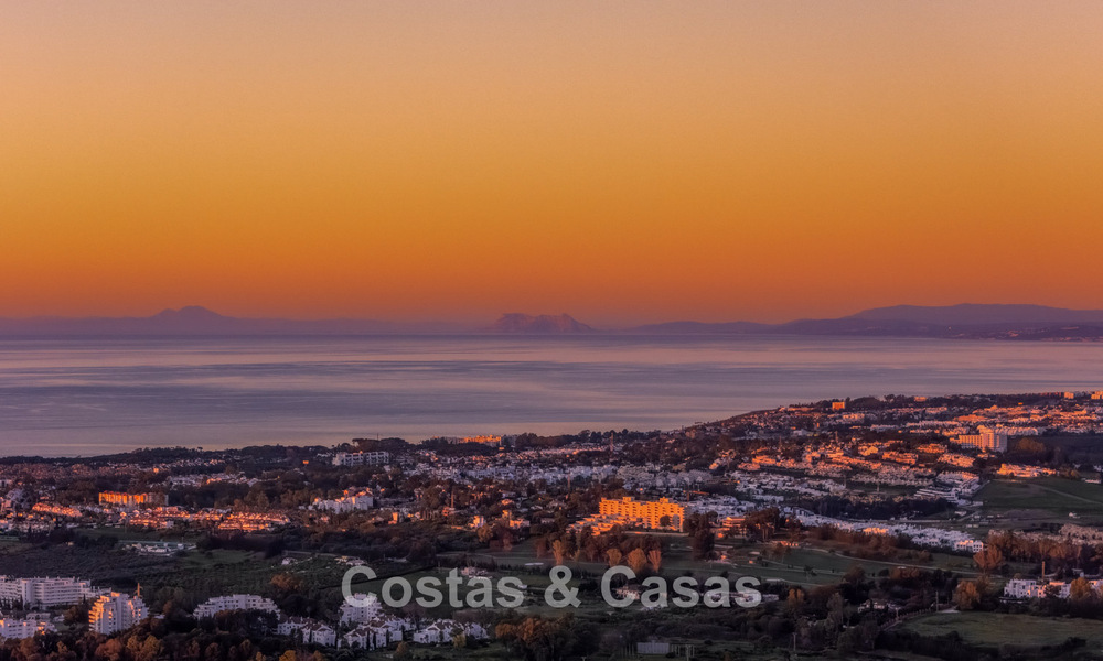 Luxevilla met geavanceerd design te koop met panoramisch zeezicht, binnen een prestigieus golfresort, Marbella - Benahavis 791006