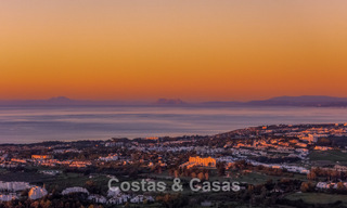 Luxevilla met geavanceerd design te koop met panoramisch zeezicht, binnen een prestigieus golfresort, Marbella - Benahavis 791006 