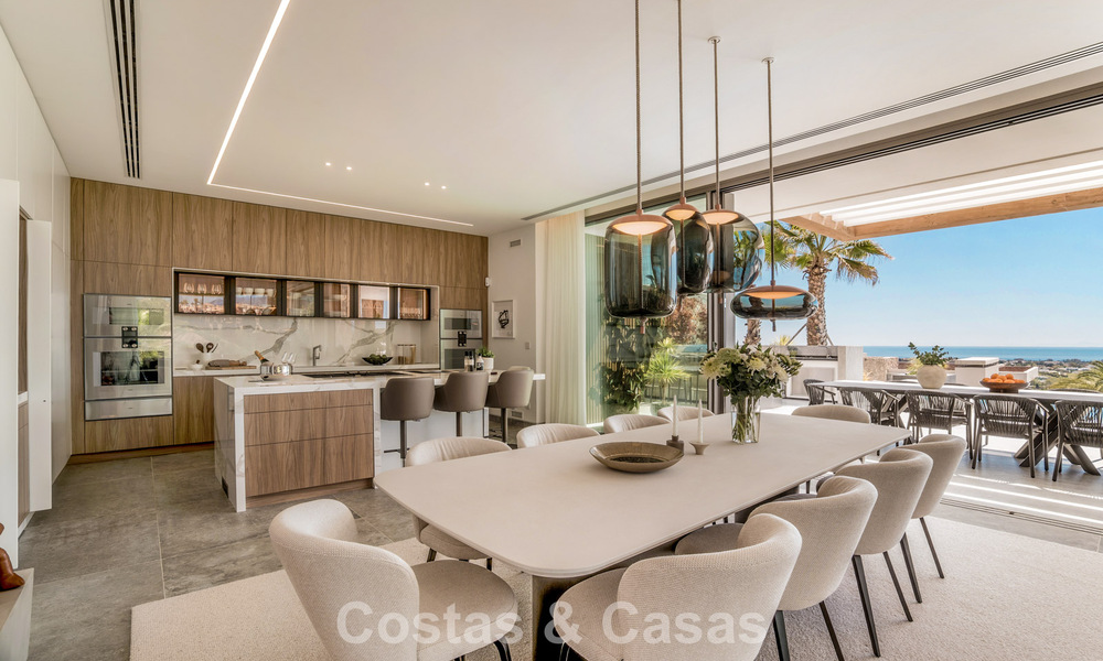 Luxevilla met geavanceerd design te koop met panoramisch zeezicht, binnen een prestigieus golfresort, Marbella - Benahavis 791011