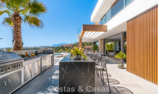 Luxevilla met geavanceerd design te koop met panoramisch zeezicht, binnen een prestigieus golfresort, Marbella - Benahavis 791023 