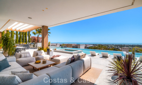 Luxevilla met geavanceerd design te koop met panoramisch zeezicht, binnen een prestigieus golfresort, Marbella - Benahavis 791026