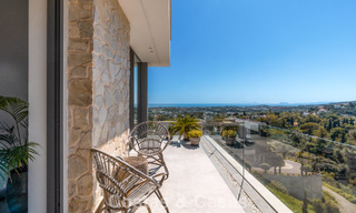 Luxevilla met geavanceerd design te koop met panoramisch zeezicht, binnen een prestigieus golfresort, Marbella - Benahavis 791031 