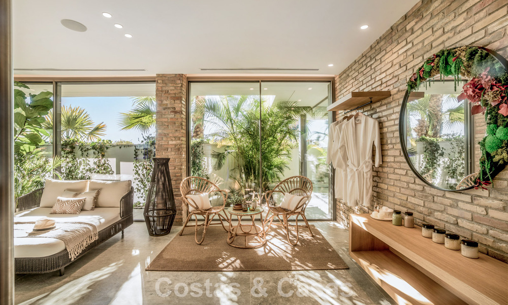 Luxevilla met geavanceerd design te koop met panoramisch zeezicht, binnen een prestigieus golfresort, Marbella - Benahavis 791047