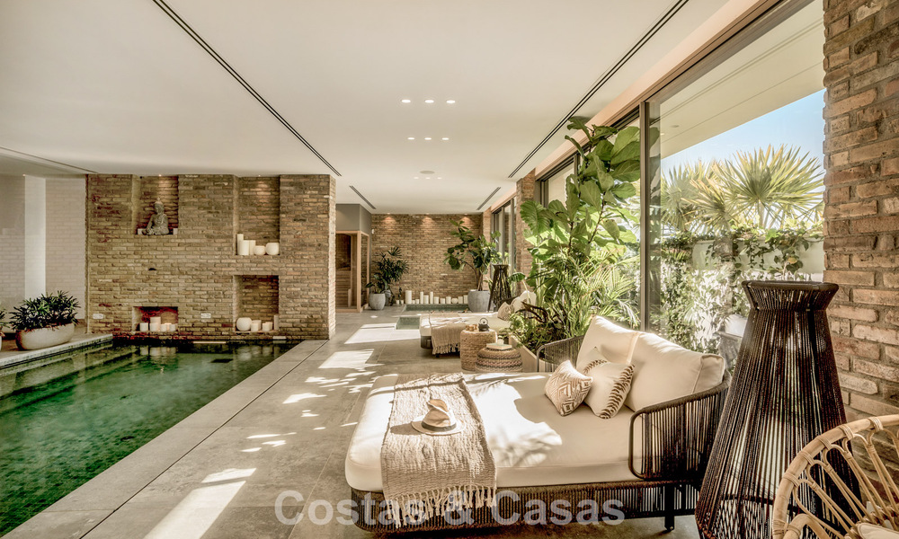 Luxevilla met geavanceerd design te koop met panoramisch zeezicht, binnen een prestigieus golfresort, Marbella - Benahavis 791048