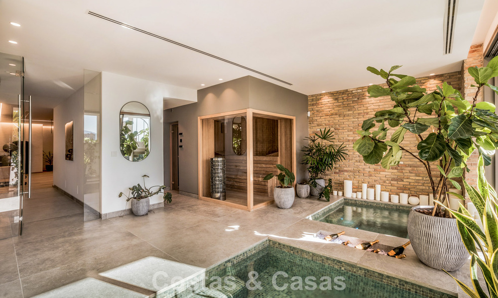 Luxevilla met geavanceerd design te koop met panoramisch zeezicht, binnen een prestigieus golfresort, Marbella - Benahavis 791050