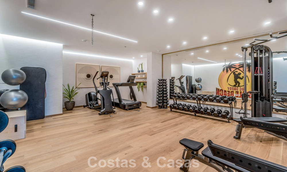 Luxevilla met geavanceerd design te koop met panoramisch zeezicht, binnen een prestigieus golfresort, Marbella - Benahavis 791053