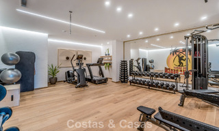 Luxevilla met geavanceerd design te koop met panoramisch zeezicht, binnen een prestigieus golfresort, Marbella - Benahavis 791053 