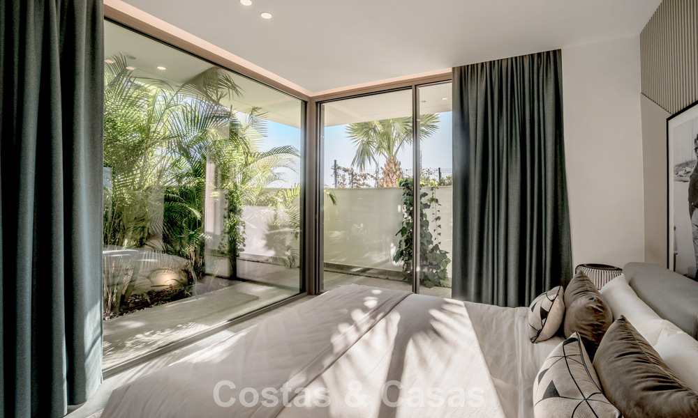 Luxevilla met geavanceerd design te koop met panoramisch zeezicht, binnen een prestigieus golfresort, Marbella - Benahavis 791058