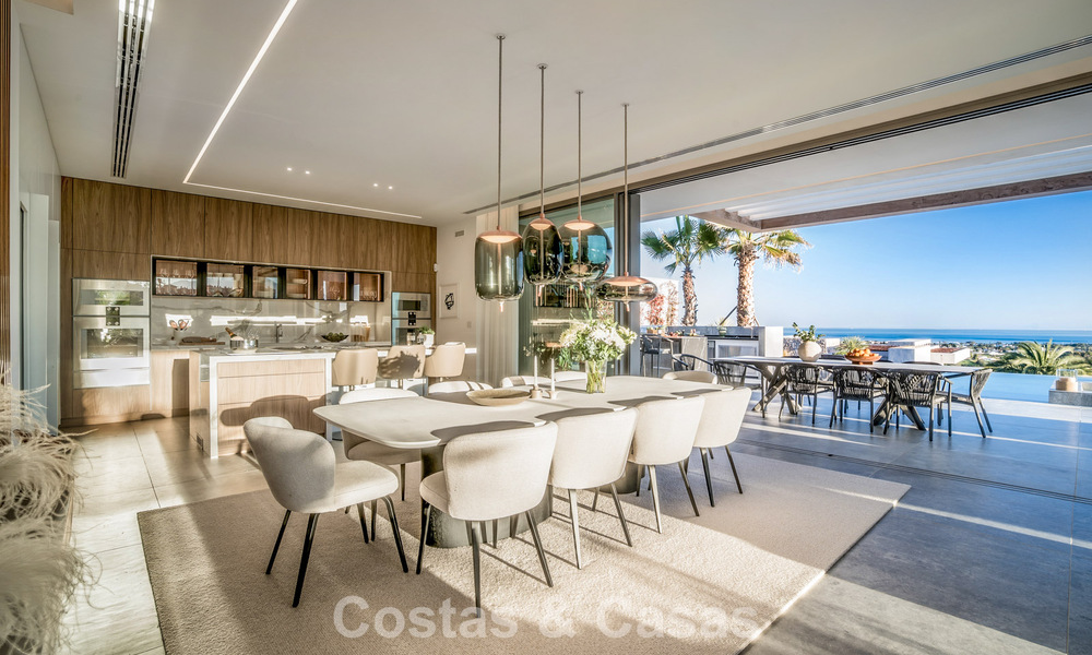 Luxevilla met geavanceerd design te koop met panoramisch zeezicht, binnen een prestigieus golfresort, Marbella - Benahavis 791069