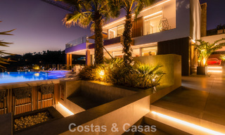 Luxevilla met geavanceerd design te koop met panoramisch zeezicht, binnen een prestigieus golfresort, Marbella - Benahavis 791076 