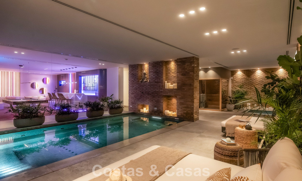 Luxevilla met geavanceerd design te koop met panoramisch zeezicht, binnen een prestigieus golfresort, Marbella - Benahavis 791080