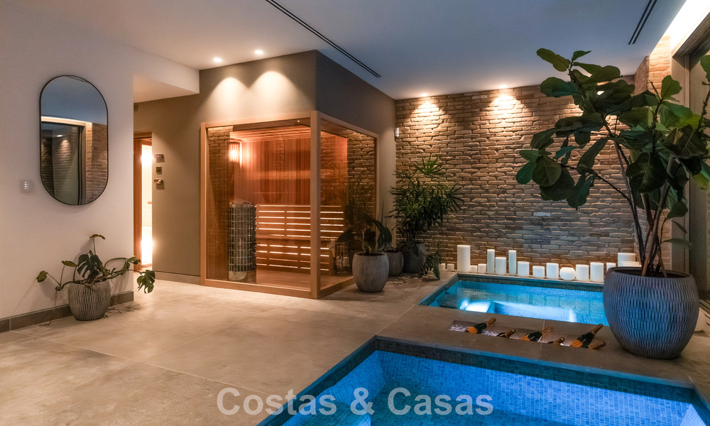 Luxevilla met geavanceerd design te koop met panoramisch zeezicht, binnen een prestigieus golfresort, Marbella - Benahavis 791084