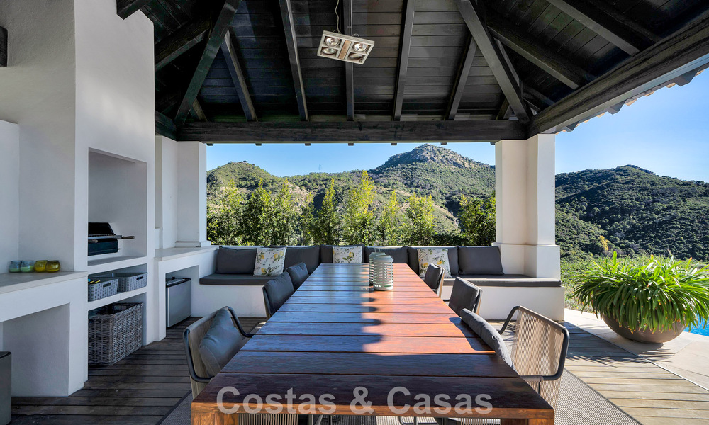 Royale, Spaanse luxevilla te koop, met subliem zeezicht in een gated community in Benahavis - Marbella 791236