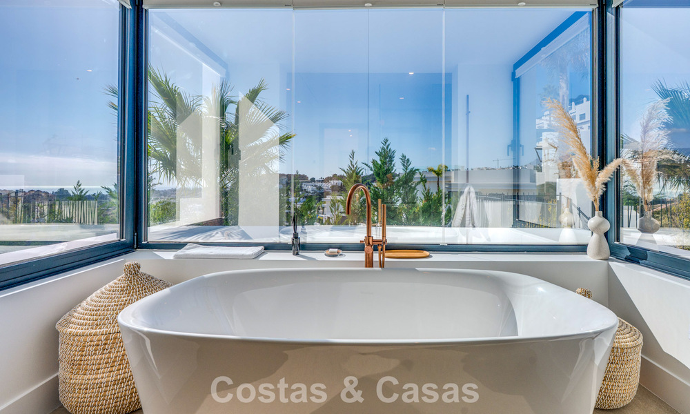 Indrukwekkende, eigentijdse villa te koop aan de golfbaan op de New Golden Mile tussen Marbella en Estepona 791380