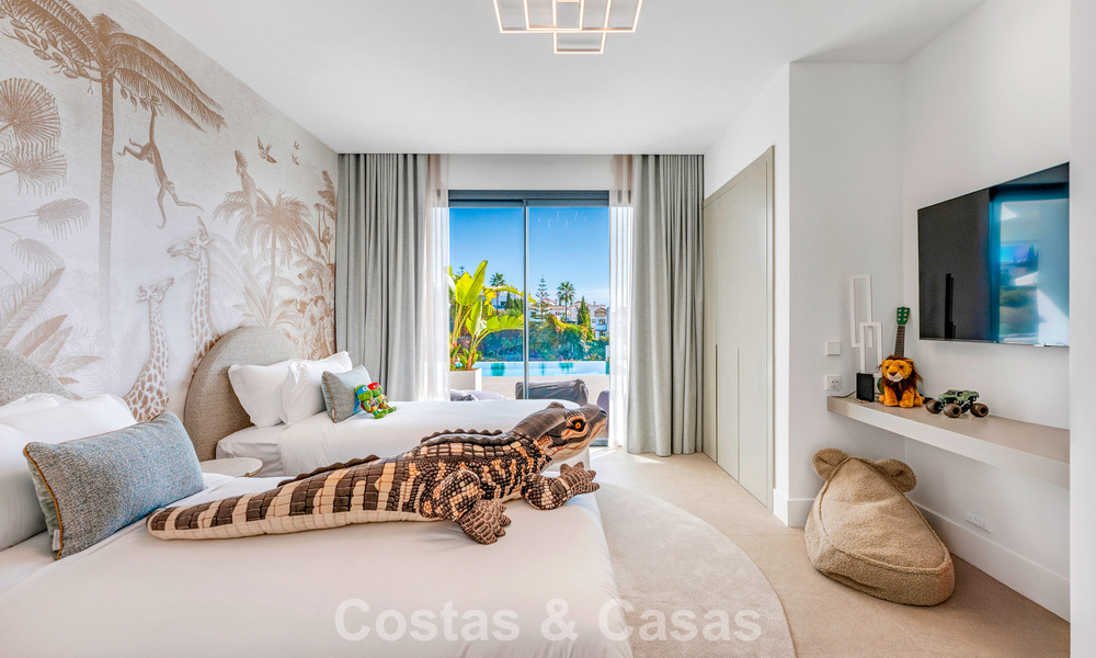 Indrukwekkende, eigentijdse villa te koop aan de golfbaan op de New Golden Mile tussen Marbella en Estepona 791388
