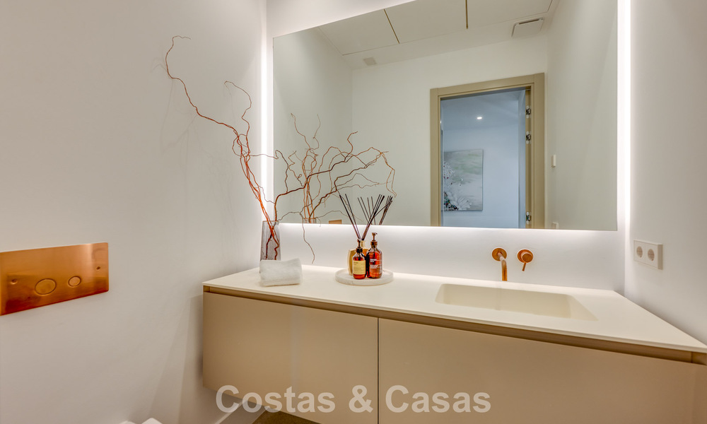 Indrukwekkende, eigentijdse villa te koop aan de golfbaan op de New Golden Mile tussen Marbella en Estepona 791389