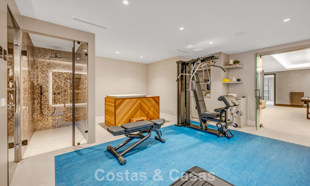 Indrukwekkende, eigentijdse villa te koop aan de golfbaan op de New Golden Mile tussen Marbella en Estepona 791397