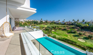 Indrukwekkende, eigentijdse villa te koop aan de golfbaan op de New Golden Mile tussen Marbella en Estepona 791407 