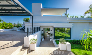 Indrukwekkende, eigentijdse villa te koop aan de golfbaan op de New Golden Mile tussen Marbella en Estepona 791411 