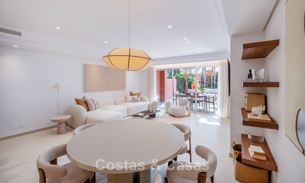 Prachtig, eigentijds, gerenoveerd townhouse met 4 slaapkamers te koop i/e gated community o/d Golden Mile van Marbella 791296