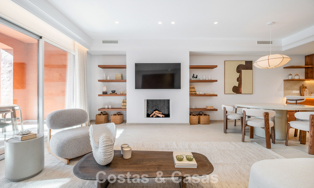 Prachtig, eigentijds, gerenoveerd townhouse met 4 slaapkamers te koop i/e gated community o/d Golden Mile van Marbella 791299