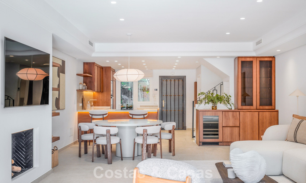 Prachtig, eigentijds, gerenoveerd townhouse met 4 slaapkamers te koop i/e gated community o/d Golden Mile van Marbella 791300