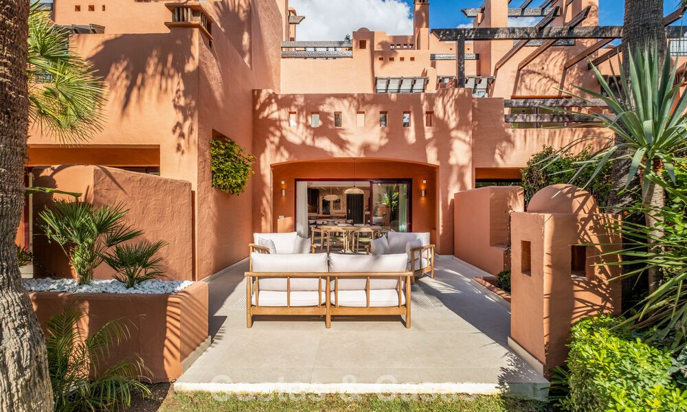 Prachtig, eigentijds, gerenoveerd townhouse met 4 slaapkamers te koop i/e gated community o/d Golden Mile van Marbella 791306