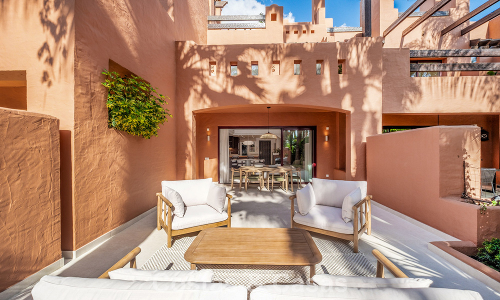 Prachtig, eigentijds, gerenoveerd townhouse met 4 slaapkamers te koop i/e gated community o/d Golden Mile van Marbella 791307