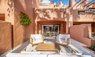 Prachtig, eigentijds, gerenoveerd townhouse met 4 slaapkamers te koop i/e gated community o/d Golden Mile van Marbella 791307 