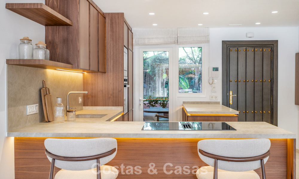 Prachtig, eigentijds, gerenoveerd townhouse met 4 slaapkamers te koop i/e gated community o/d Golden Mile van Marbella 791310