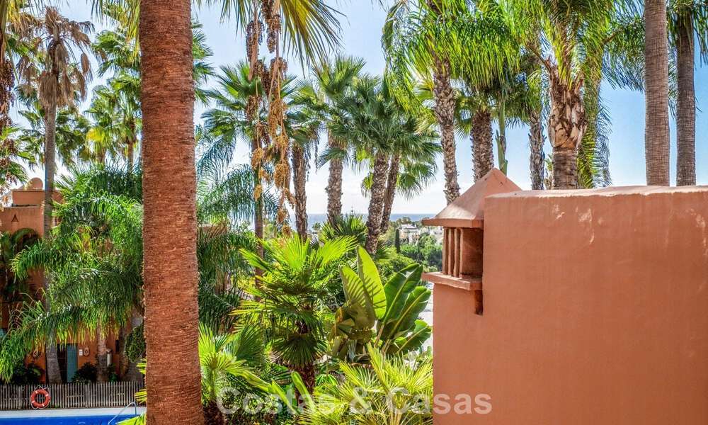 Prachtig, eigentijds, gerenoveerd townhouse met 4 slaapkamers te koop i/e gated community o/d Golden Mile van Marbella 791318