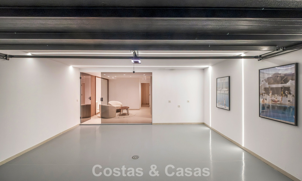 Prachtig, eigentijds, gerenoveerd townhouse met 4 slaapkamers te koop i/e gated community o/d Golden Mile van Marbella 791332