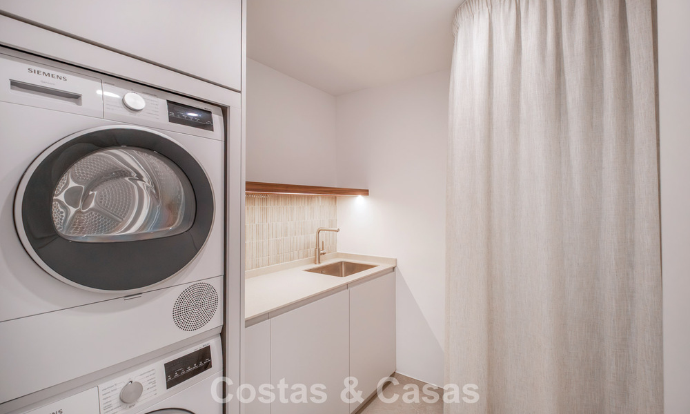 Prachtig, eigentijds, gerenoveerd townhouse met 4 slaapkamers te koop i/e gated community o/d Golden Mile van Marbella 791333