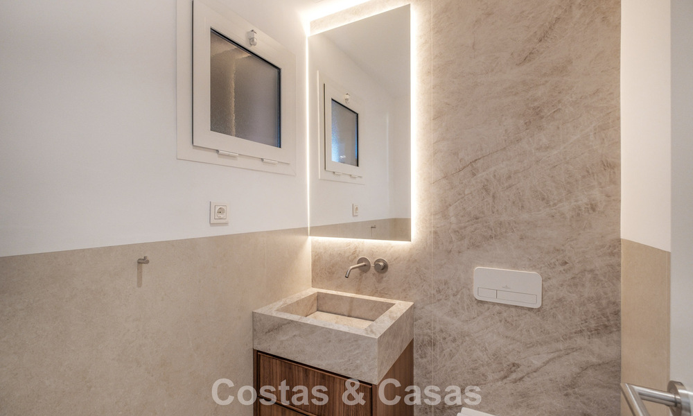 Prachtig, eigentijds, gerenoveerd townhouse met 4 slaapkamers te koop i/e gated community o/d Golden Mile van Marbella 791335