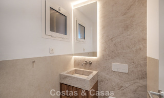 Prachtig, eigentijds, gerenoveerd townhouse met 4 slaapkamers te koop i/e gated community o/d Golden Mile van Marbella 791335 