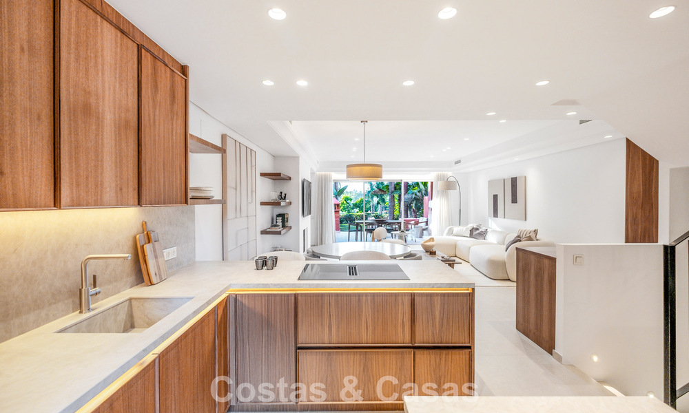 Gemoderniseerde luxe townhouse met 4 slaapkamers te koop op de Golden Mile van Marbella 791355