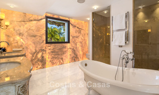 Exclusieve villa te koop, aan de golfbaan in een prestigieuze urbanisatie in Nueva Andalucia, Marbella 791426 