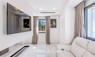 Exclusieve villa te koop, aan de golfbaan in een prestigieuze urbanisatie in Nueva Andalucia, Marbella 791427 