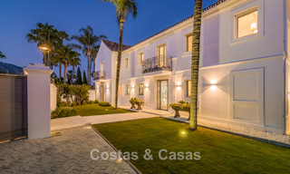 Exclusieve villa te koop, aan de golfbaan in een prestigieuze urbanisatie in Nueva Andalucia, Marbella 791428 